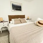 Casa Burgao 2 On The Front Line With Seaview Terrace
