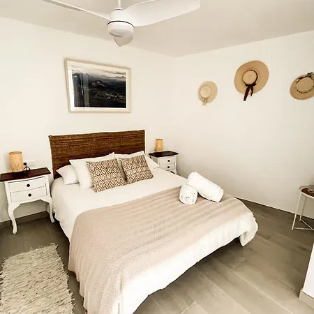 Apartman Casa Burgao 2 On The Front Line With Seaview Terrace Punta Mujeres